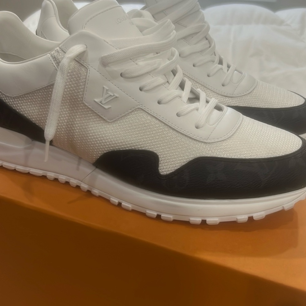 Louis Vuitton Run Away 9.5